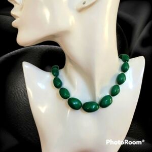 Vtg 1980s Retro Acrylic Green Holiday Chunky Tapered Beaded Necklace